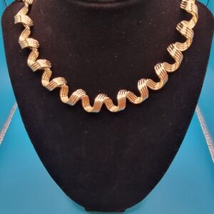 Elegant Gold-Toned Necklace